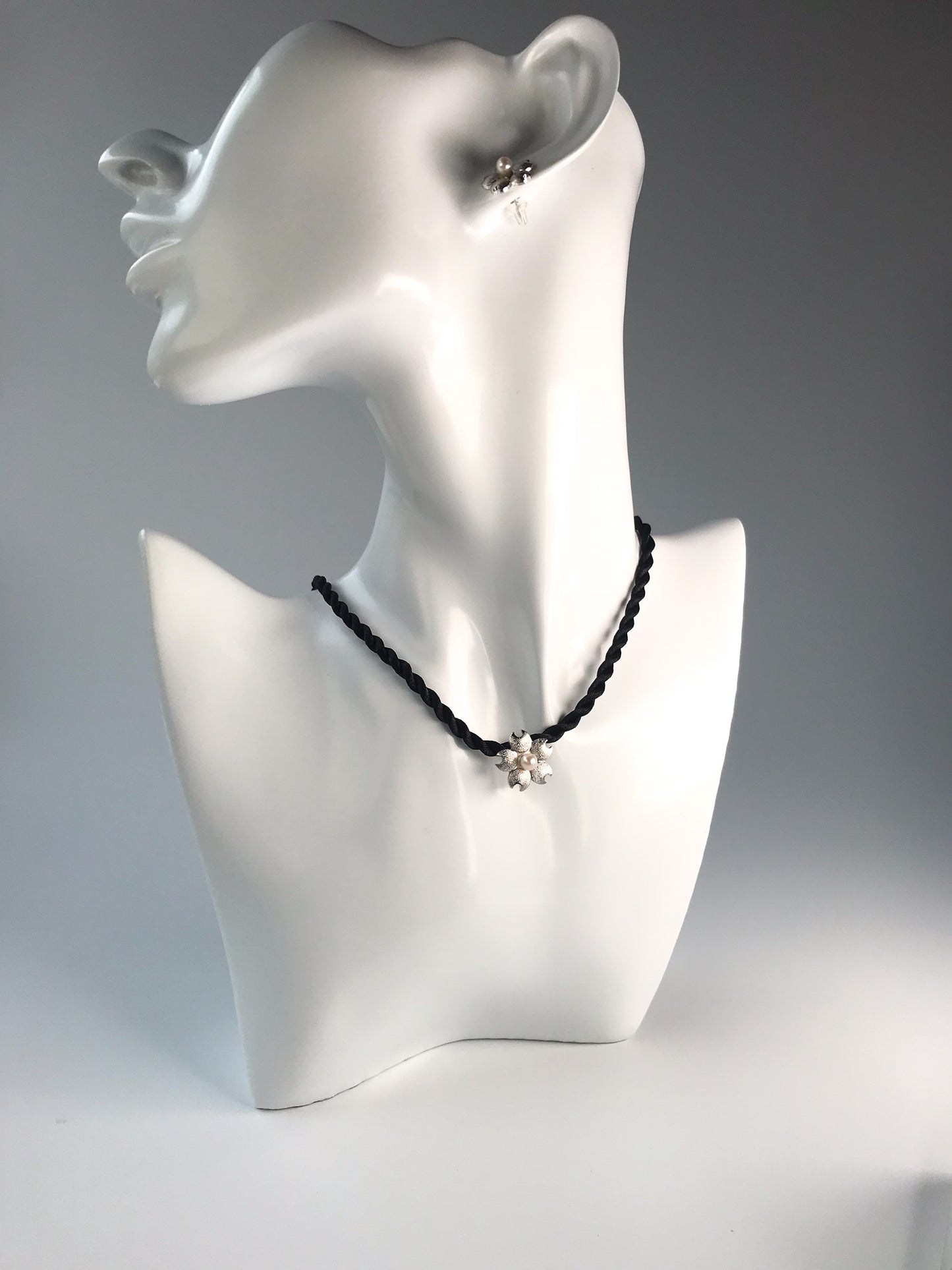 Collector’s item 1970 Osaka Expo TASAKI vintage Akoya pearl pendant