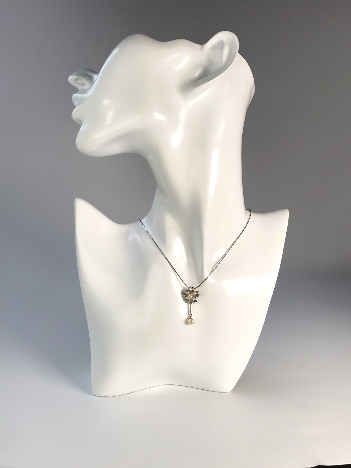 Collector’s item 1970 Osaka Expo Tasaki vintage Akoya pearl pendant top