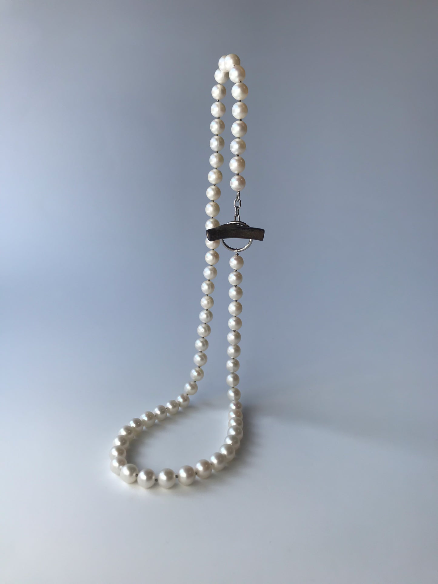 Pt900 Akoya pearl necklac with a rainbow coral bar