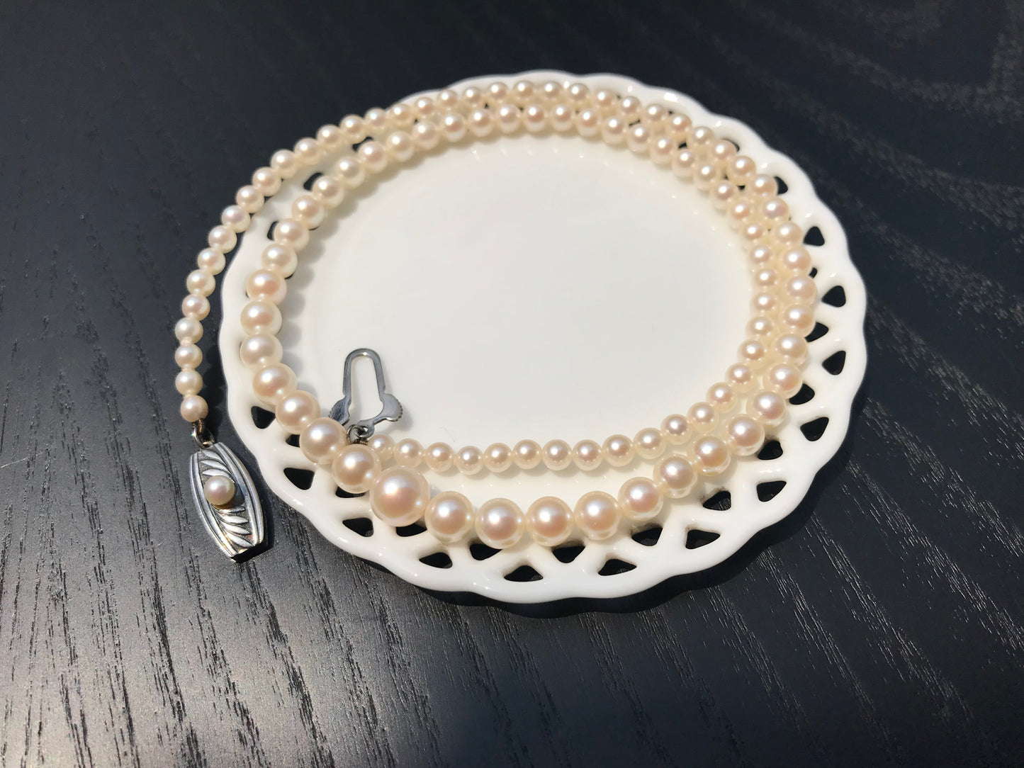 Mikimoto Akoya pearl vintage graduated necklace with the original box