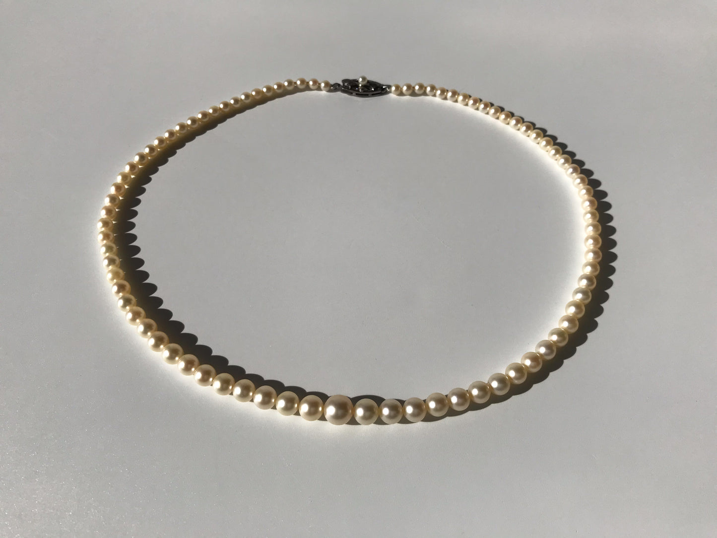Mikimoto Akoya pearl vintage graduated necklace with the original box