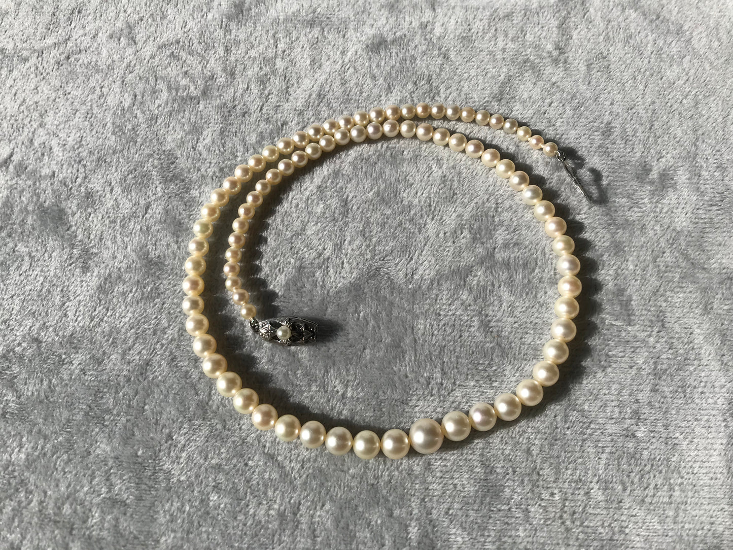 Mikimoto Akoya pearl vintage graduated necklace with the original box
