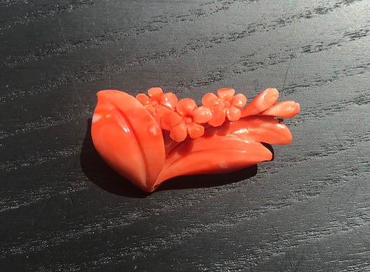 Natural persimmon pink carved Momo coral cherry blossom vintage brooch
