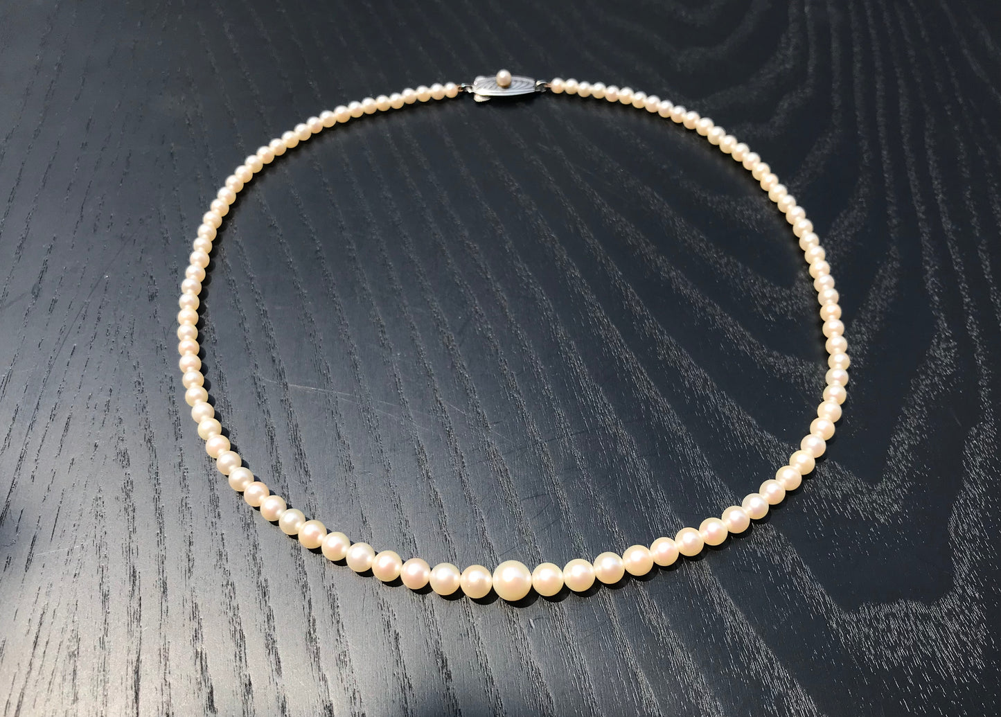 Mikimoto Akoya pearl vintage graduated necklace with the original box