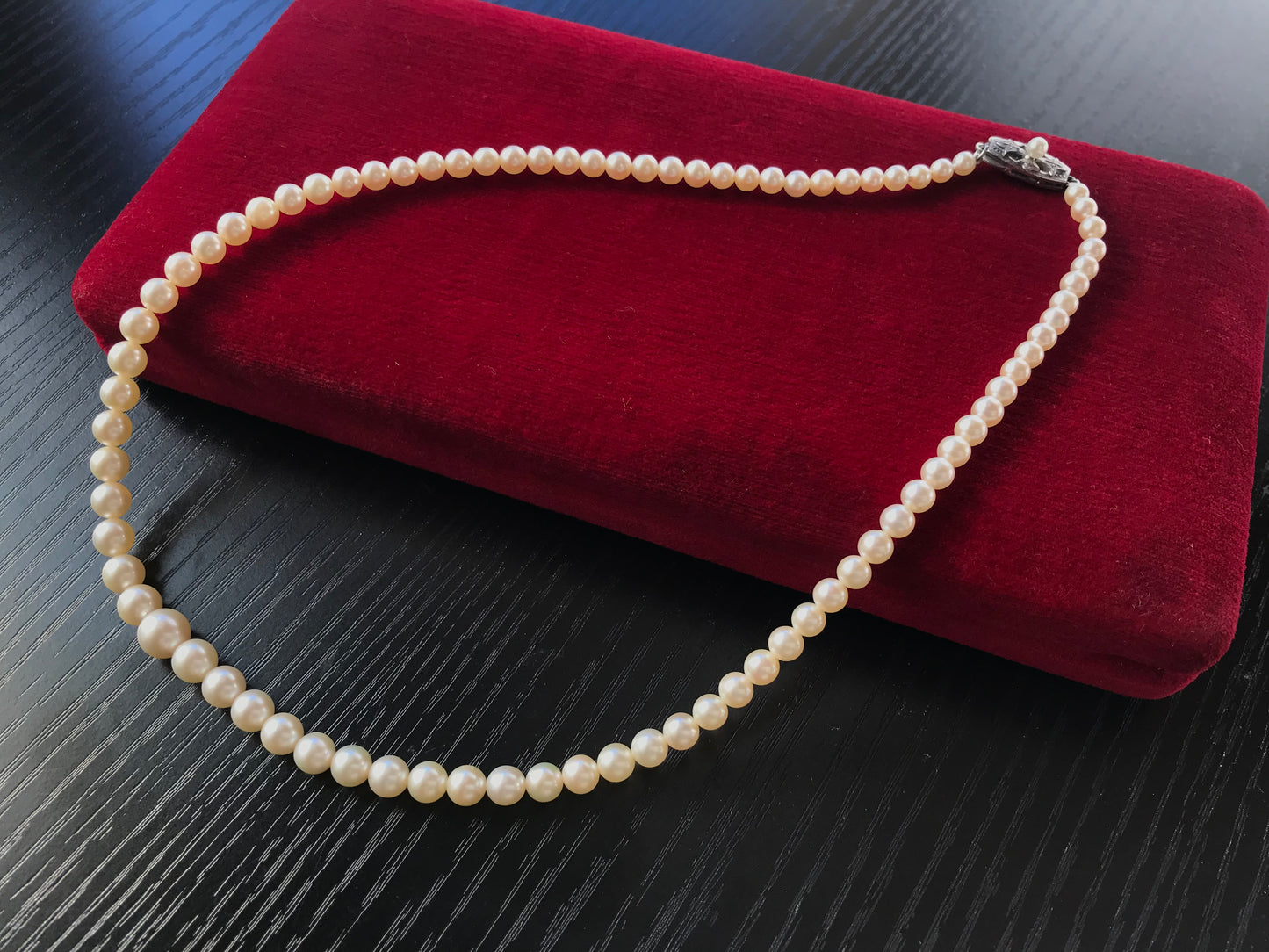 Mikimoto Akoya pearl vintage graduated necklace with the original box