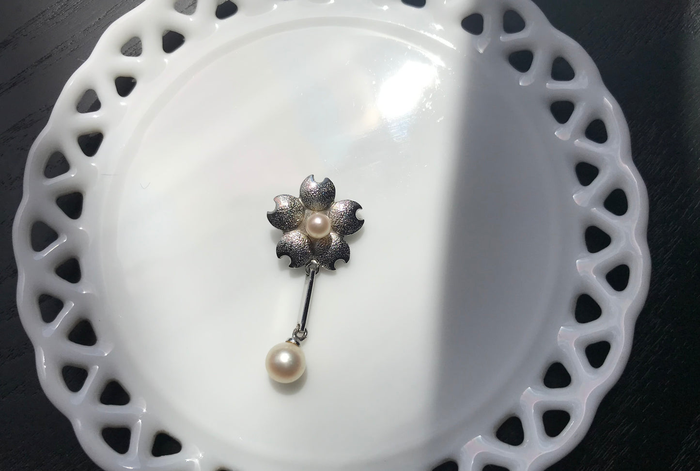 Collector’s item 1970 Osaka Expo Tasaki vintage Akoya pearl pendant top