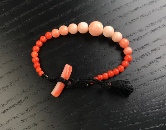 Extremely rare Momo coral color and size graduation Haorihimo bracelet