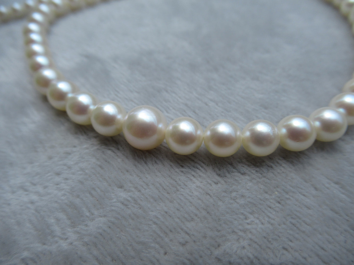 Mikimoto Akoya pearl vintage graduated necklace with the original box