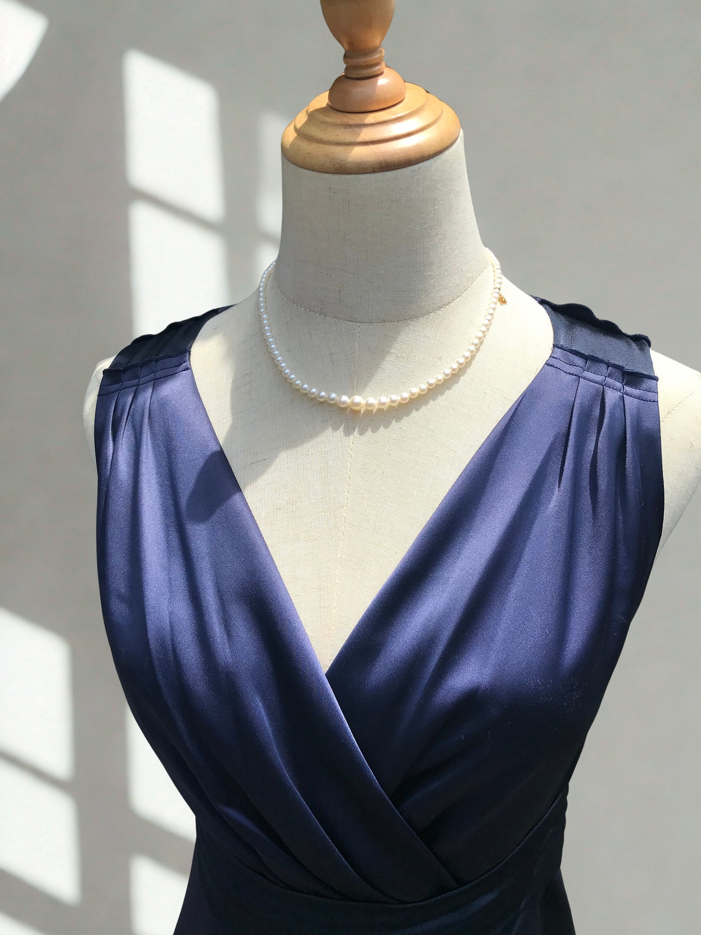 Mikimoto Akoya pearl vintage graduated necklace with the original box