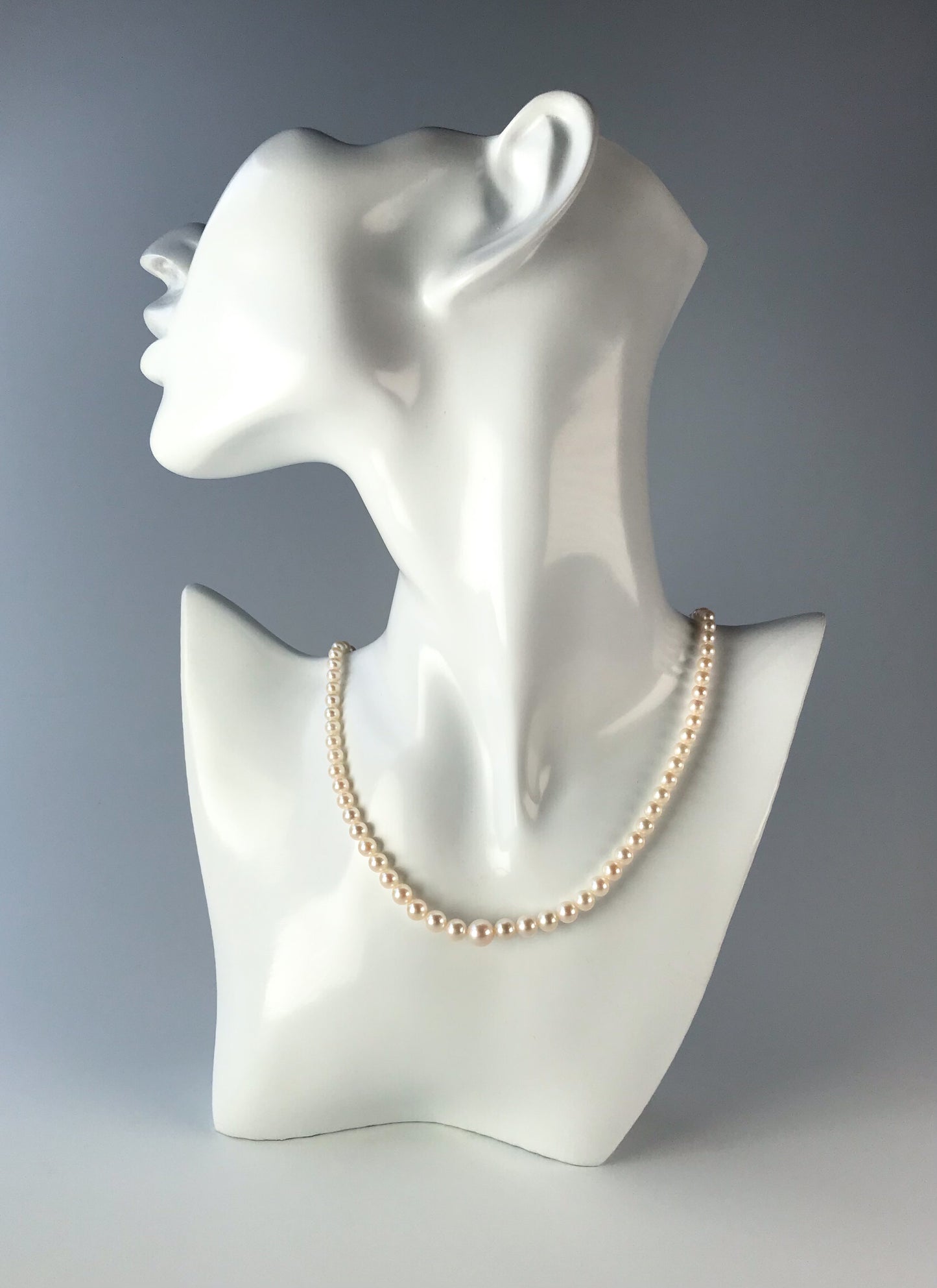Mikimoto Akoya pearl vintage graduated necklace with the original box