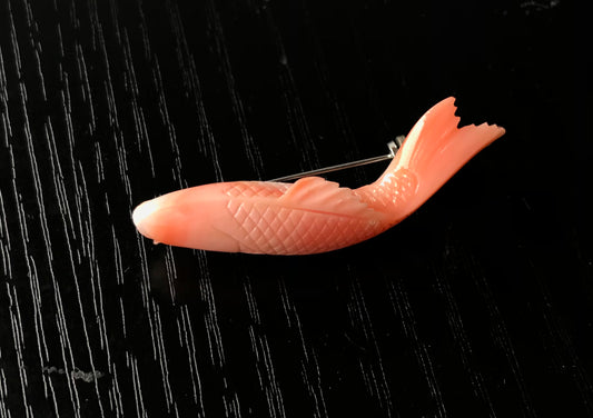 Nishiki-goi (carp) natural pink carved coral vintage brooch